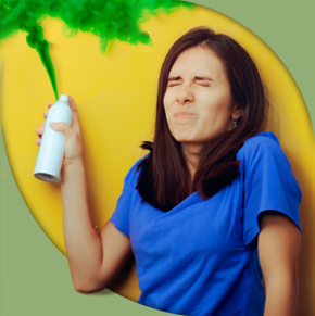 Femme gênée – spray chimique